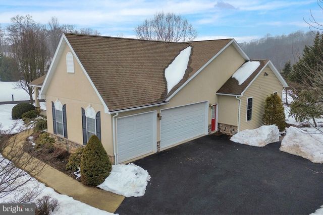 3 JAMES RD, Reinholds, PA 17569