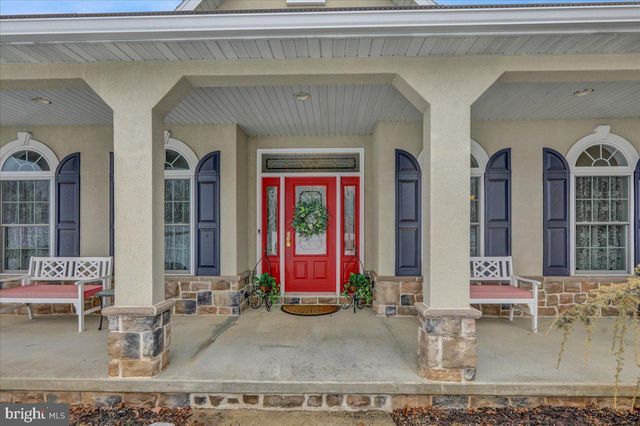 3 JAMES RD, Reinholds, PA 17569