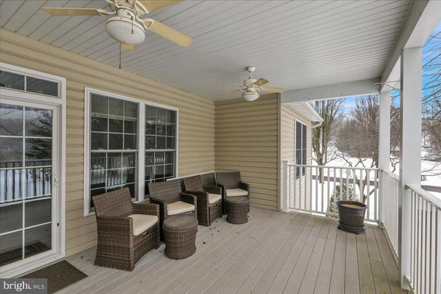 3 JAMES RD, Reinholds, PA 17569