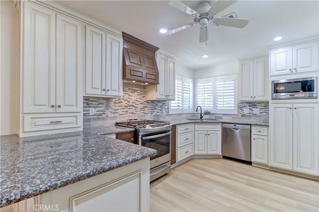 2509 View Lake 144, Santa Ana, CA 92705