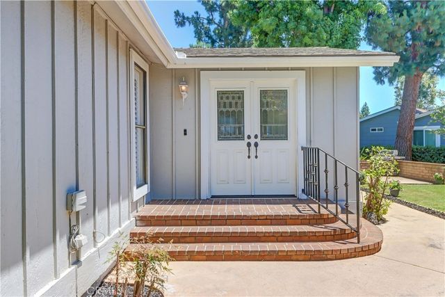 2509 View Lake 144, Santa Ana, CA 92705