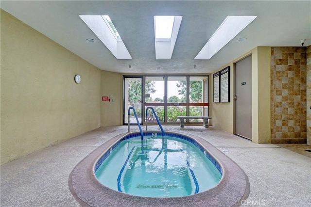 2509 View Lake 144, Santa Ana, CA 92705