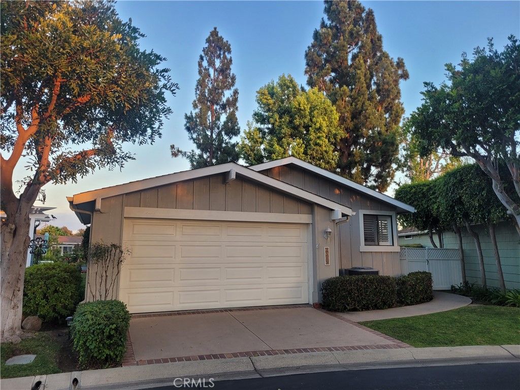 2509 View Lake 144, Santa Ana, CA 92705