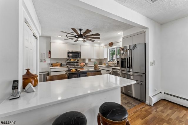 116 Pasadena Ave, Hasbrouck Heights Boro, NJ 07604