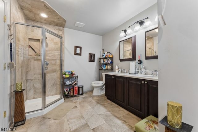 116 Pasadena Ave, Hasbrouck Heights Boro, NJ 07604