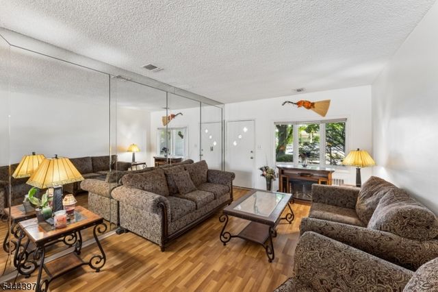 116 Pasadena Ave, Hasbrouck Heights Boro, NJ 07604