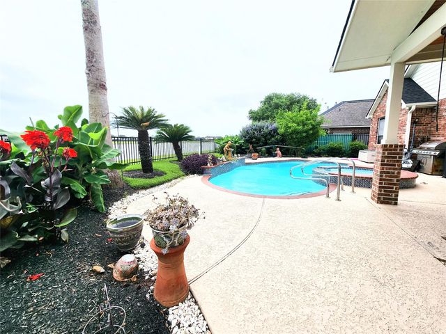 2158 Brittany Colony Drive, League City, TX 77573