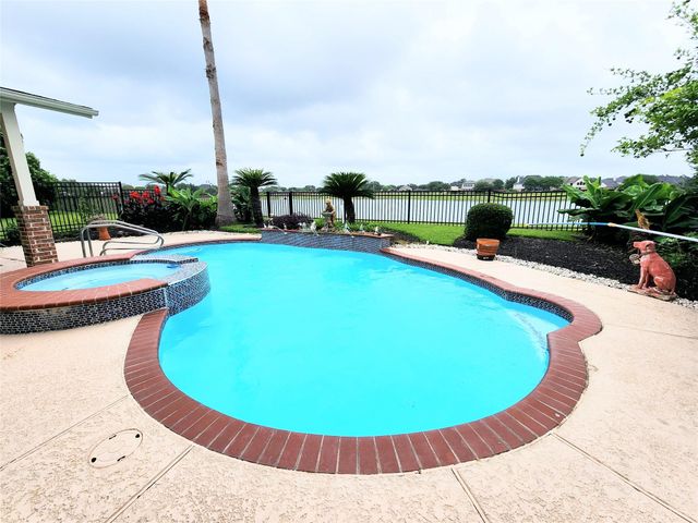 2158 Brittany Colony Drive, League City, TX 77573