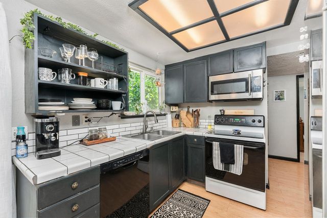 7640 Sycamore Dr, Citrus Heights, CA 95610