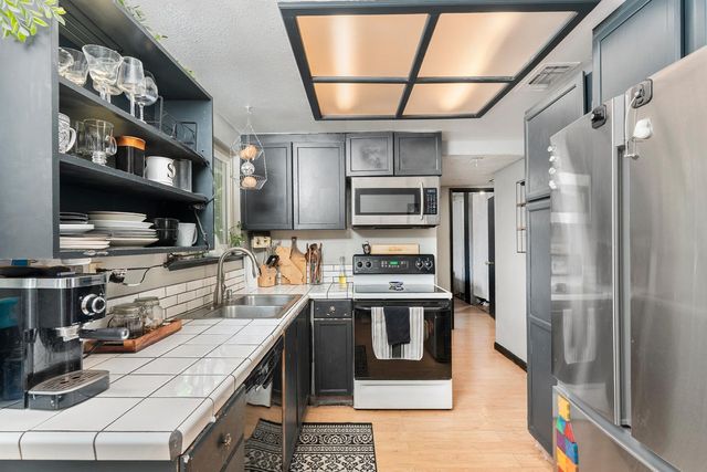 7640 Sycamore Dr, Citrus Heights, CA 95610