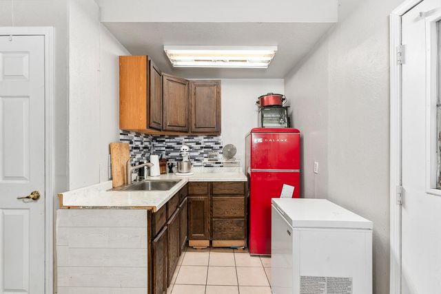 7640 Sycamore Dr, Citrus Heights, CA 95610