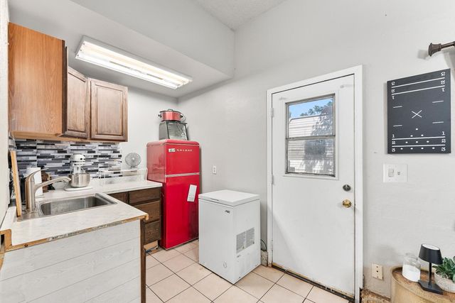 7640 Sycamore Dr, Citrus Heights, CA 95610