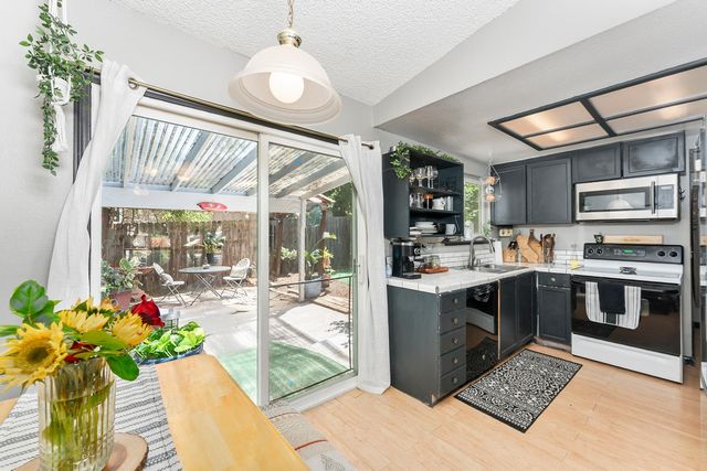 7640 Sycamore Dr, Citrus Heights, CA 95610