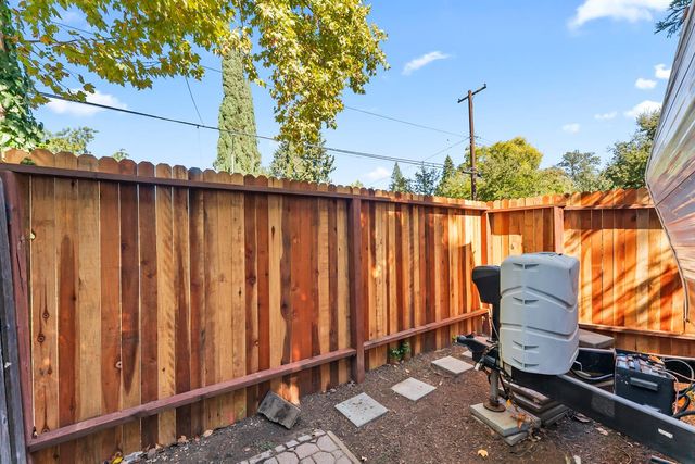 7640 Sycamore Dr, Citrus Heights, CA 95610