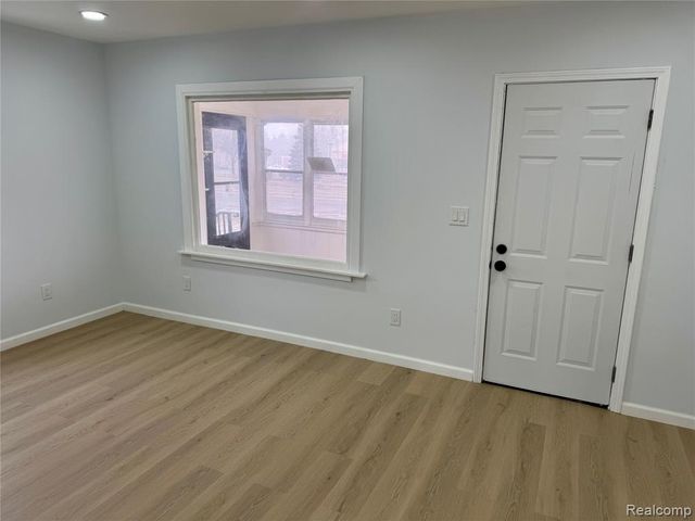 134 W Auburn Road, Rochester Hills, MI 48307