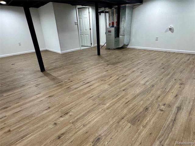 134 W Auburn Road, Rochester Hills, MI 48307