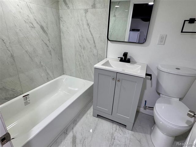 134 W Auburn Road, Rochester Hills, MI 48307