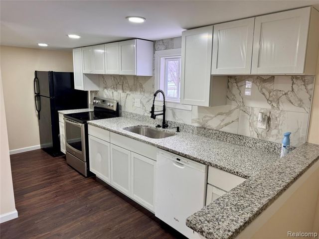 134 W Auburn Road, Rochester Hills, MI 48307