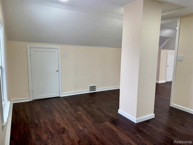 134 W Auburn Road, Rochester Hills, MI 48307