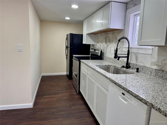 134 W Auburn Road, Rochester Hills, MI 48307