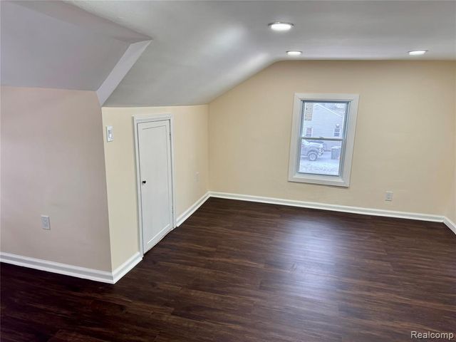 134 W Auburn Road, Rochester Hills, MI 48307