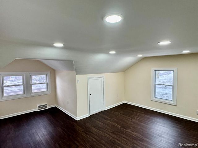 134 W Auburn Road, Rochester Hills, MI 48307