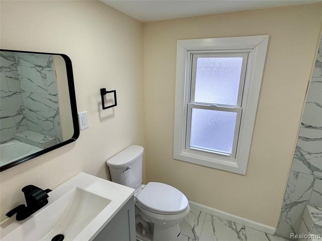 134 W Auburn Road, Rochester Hills, MI 48307