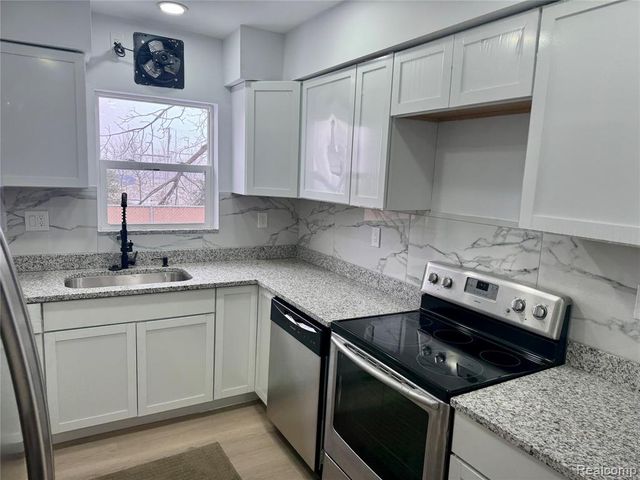 134 W Auburn Road, Rochester Hills, MI 48307