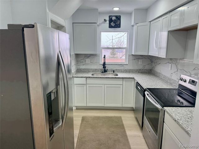 134 W Auburn Road, Rochester Hills, MI 48307