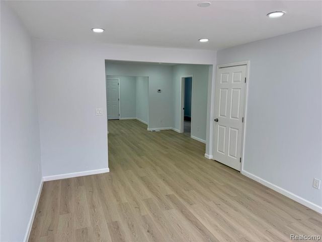 134 W Auburn Road, Rochester Hills, MI 48307