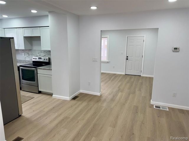 134 W Auburn Road, Rochester Hills, MI 48307