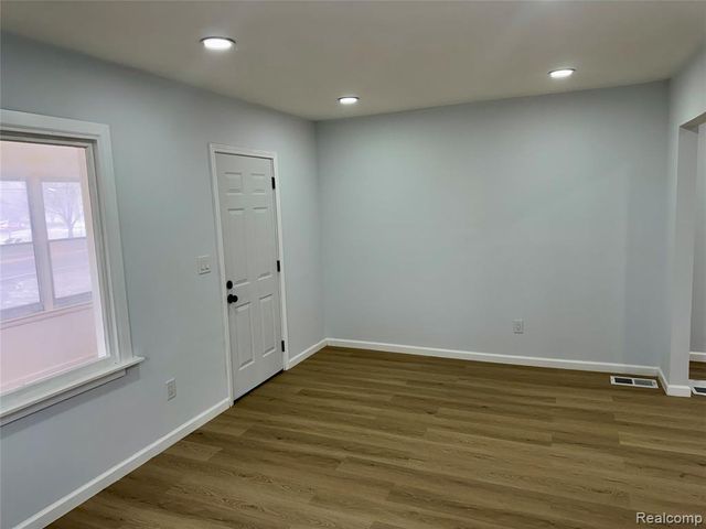 134 W Auburn Road, Rochester Hills, MI 48307