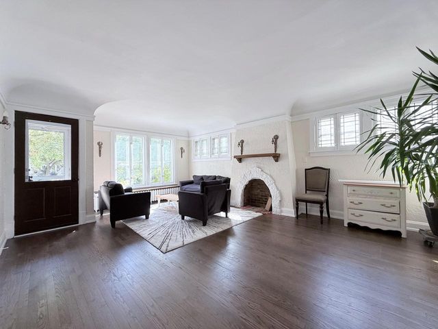 6118 W Wisconsin AVENUE, Wauwatosa, WI 53213