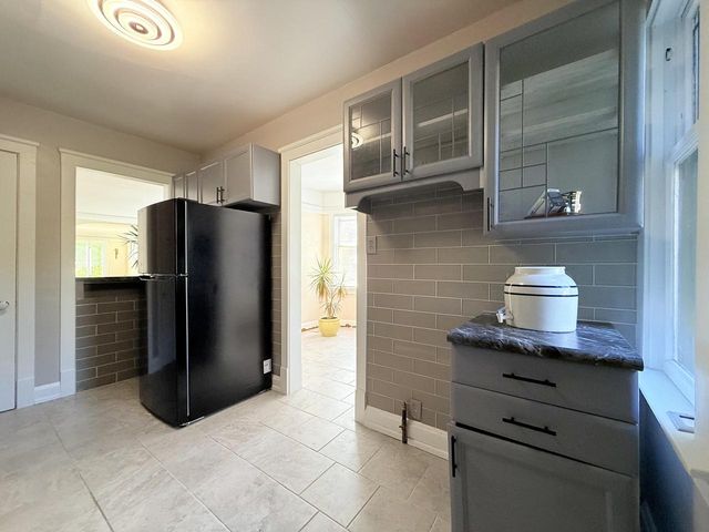 6118 W Wisconsin AVENUE, Wauwatosa, WI 53213