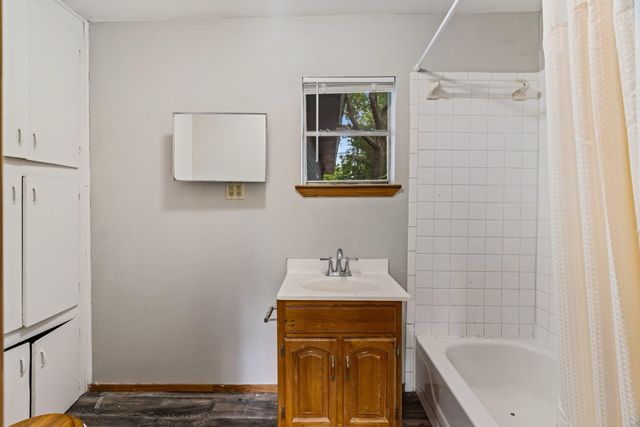 121 NE 8TH, Paris, TX 75460