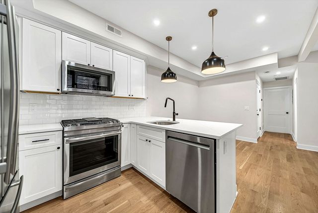 5 Garden Ct 3, Boston, MA 02113