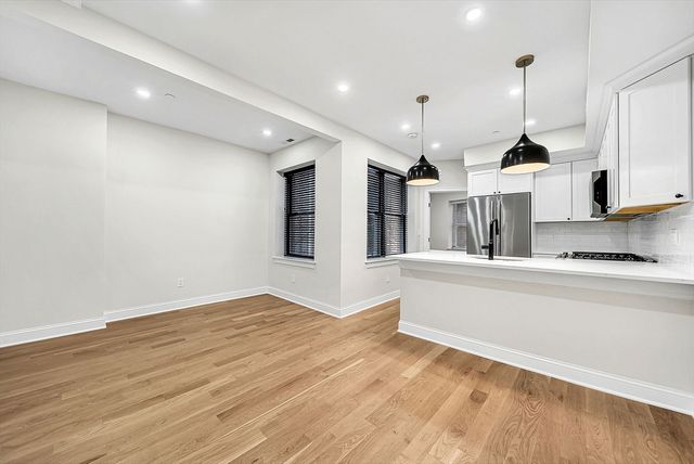 5 Garden Ct 3, Boston, MA 02113