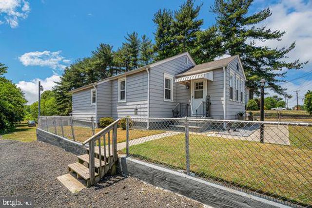 1144 BERKLEY RD, Gibbstown, NJ 08027