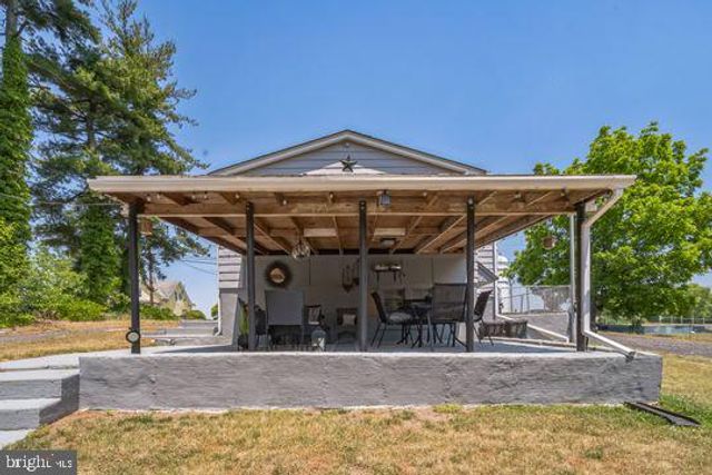 1144 BERKLEY RD, Gibbstown, NJ 08027
