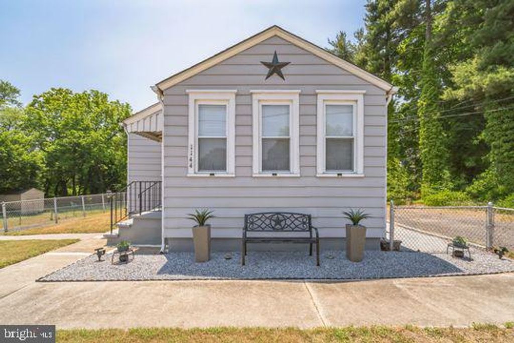 1144 BERKLEY RD, Gibbstown, NJ 08027