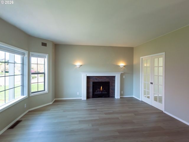 3985 SHENSTONE Dr, Eugene, OR 97404