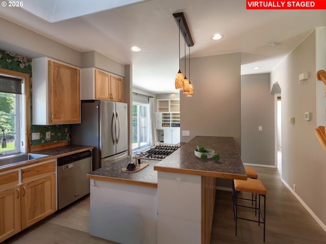 3985 SHENSTONE Dr, Eugene, OR 97404