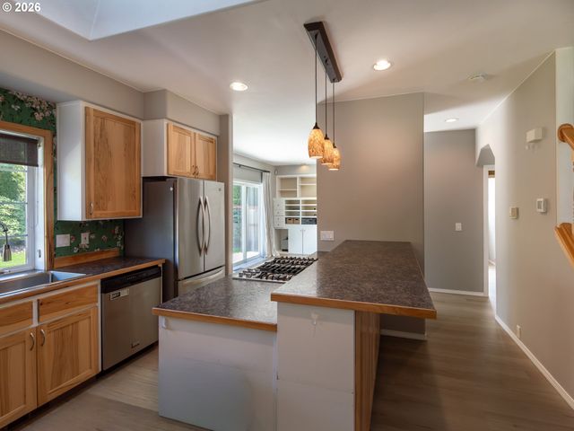 3985 SHENSTONE Dr, Eugene, OR 97404