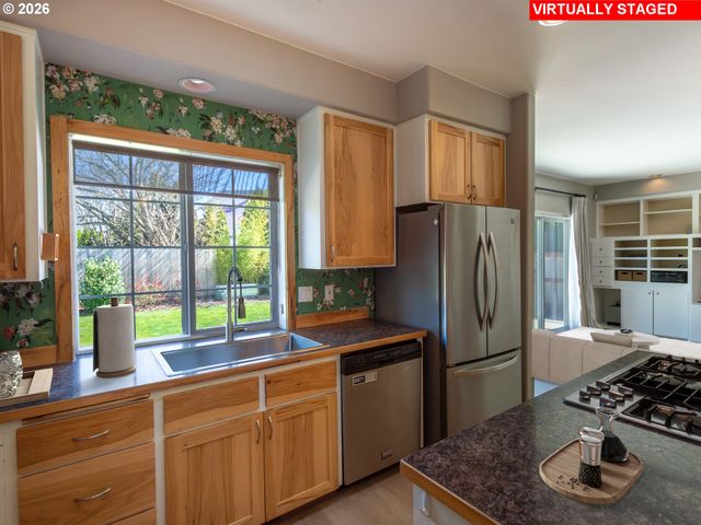 3985 SHENSTONE Dr, Eugene, OR 97404