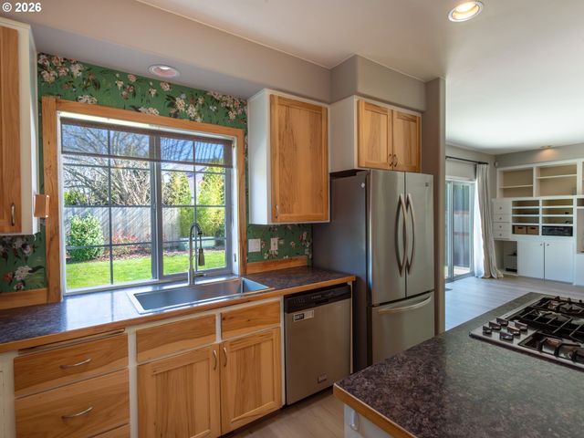 3985 SHENSTONE Dr, Eugene, OR 97404