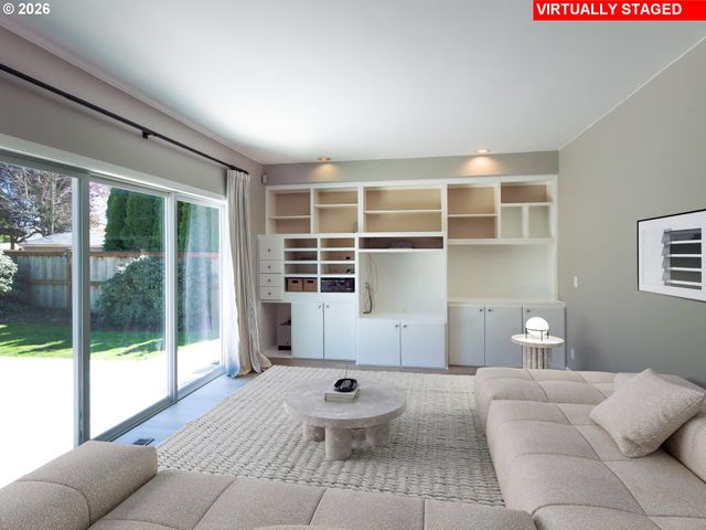 3985 SHENSTONE Dr, Eugene, OR 97404