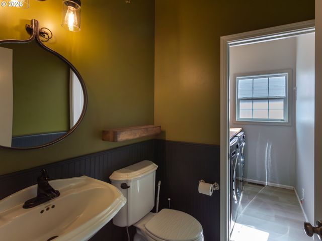 3985 SHENSTONE Dr, Eugene, OR 97404