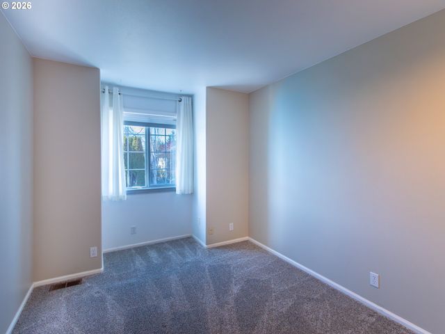 3985 SHENSTONE Dr, Eugene, OR 97404