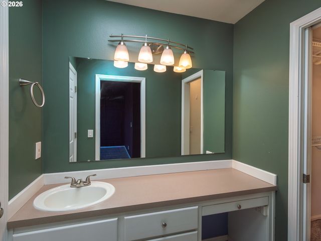 3985 SHENSTONE Dr, Eugene, OR 97404