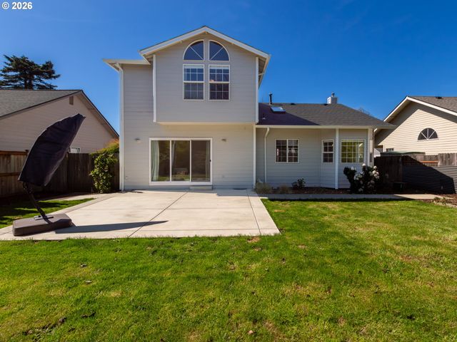 3985 SHENSTONE Dr, Eugene, OR 97404